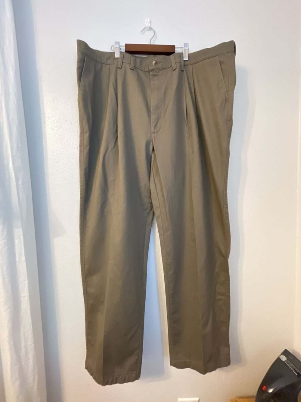 Timber Creek by Wrangler Mens Khaki Pleated Chino Pants Size 44x32